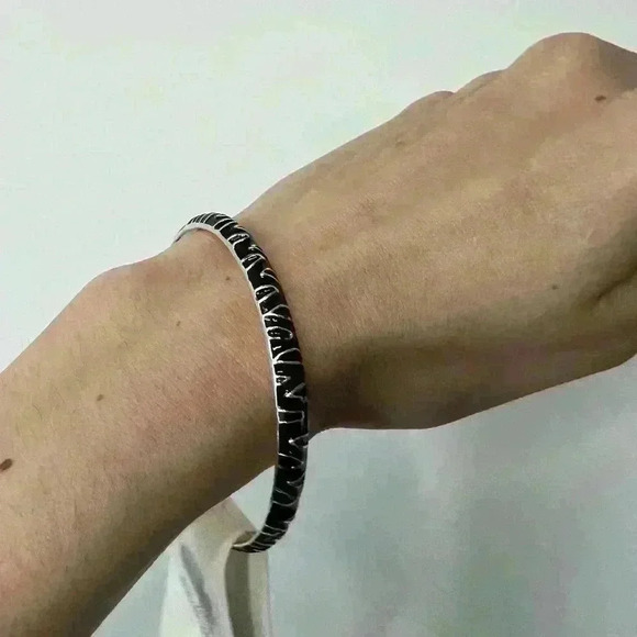 NWT Beauty Black Bangle Bracelet Jewellery Accessory - Jeweller Gift Idea - Picture 8 of 9